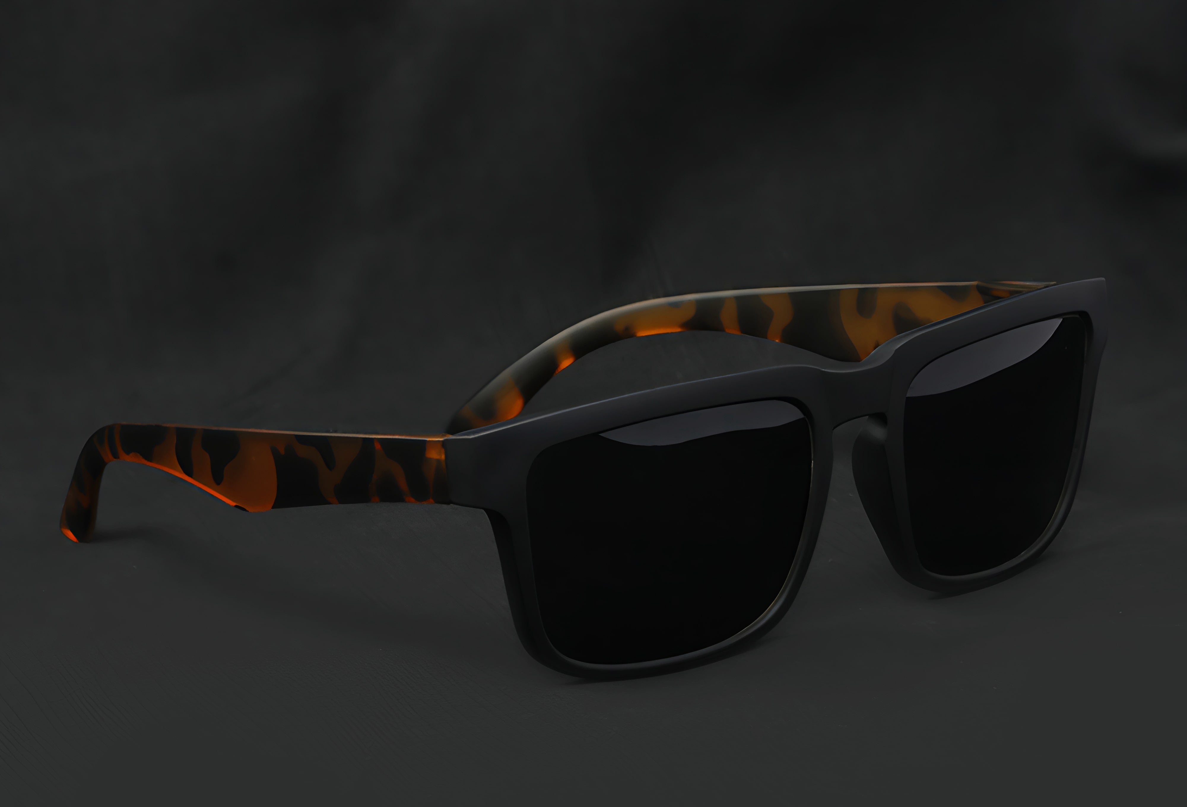 Specsnex Polarized UV 400 Rubber Coated Leopord design Sunglasses